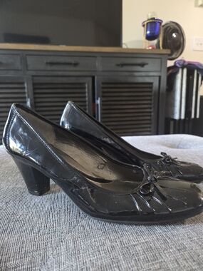 Naturalizer Womens Black Patent Mid-Heel Pumps Size 8.5